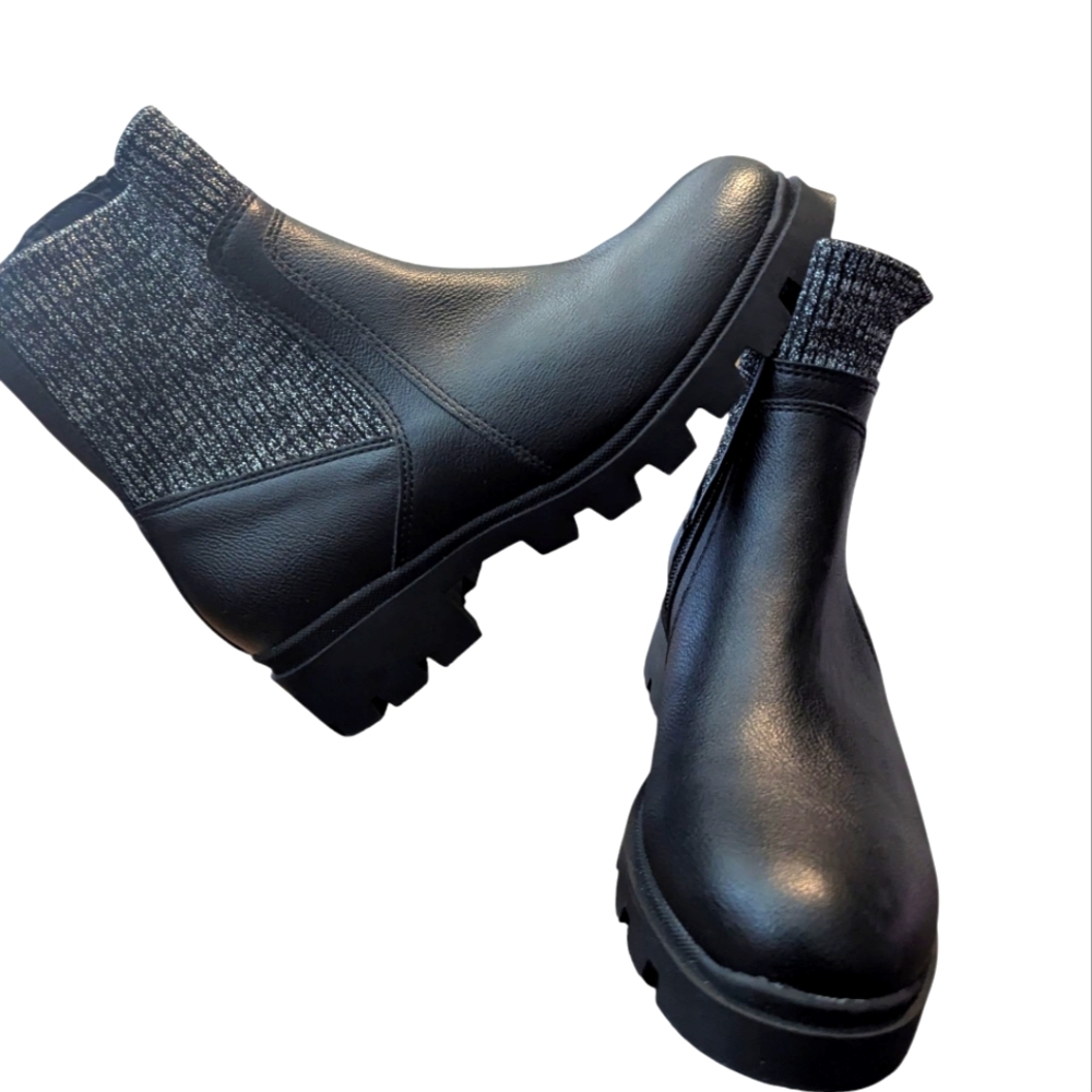 DV By Dolce Vita Kids Villain Chelsea Boots .. Size 3